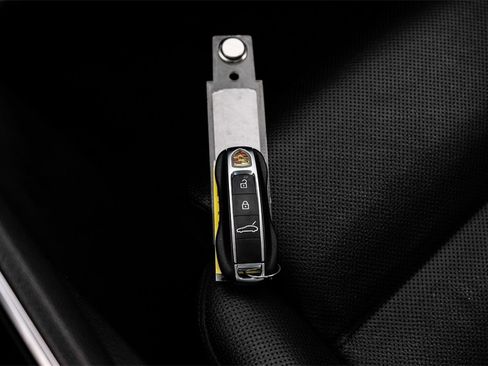 Used 2019 Porsche Panamera image 64