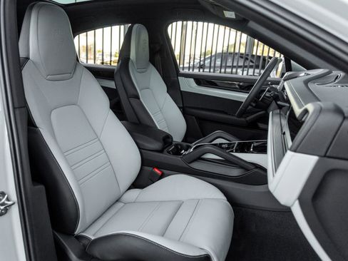 Certified 2026 Porsche Cayenne Coupe AWD/4WD image 45