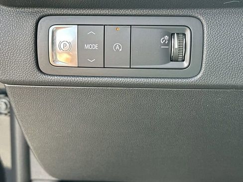 Certified 2025 Chevrolet Traverse LT FWD image 18