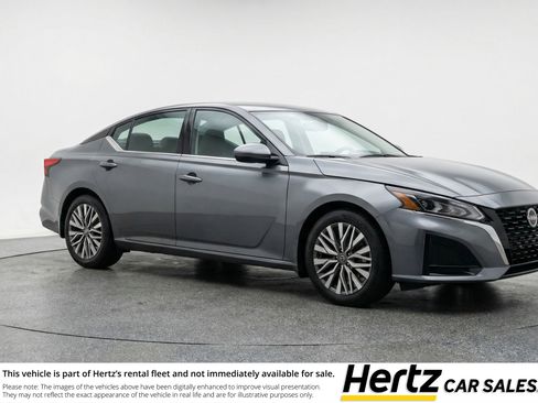 Used 2025 Nissan Altima 2.5 SV FWD image 1