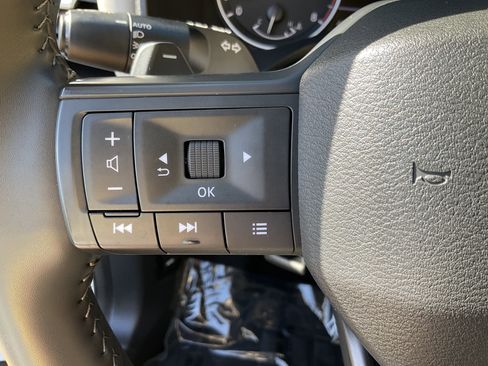 Used 2025 Nissan Rogue SV image 30