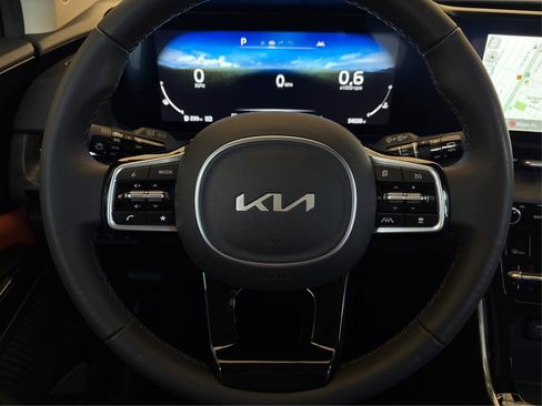 Used 2023 Kia Carnival SX image 19