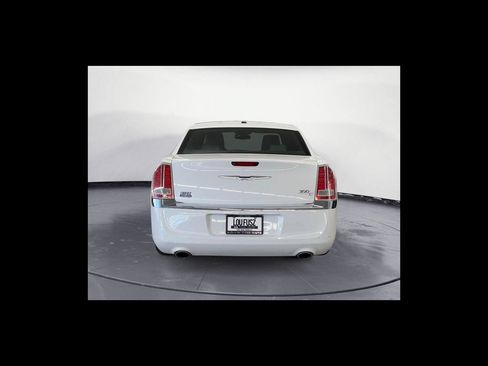 Used 2011 Chrysler 300 C RWD image 5