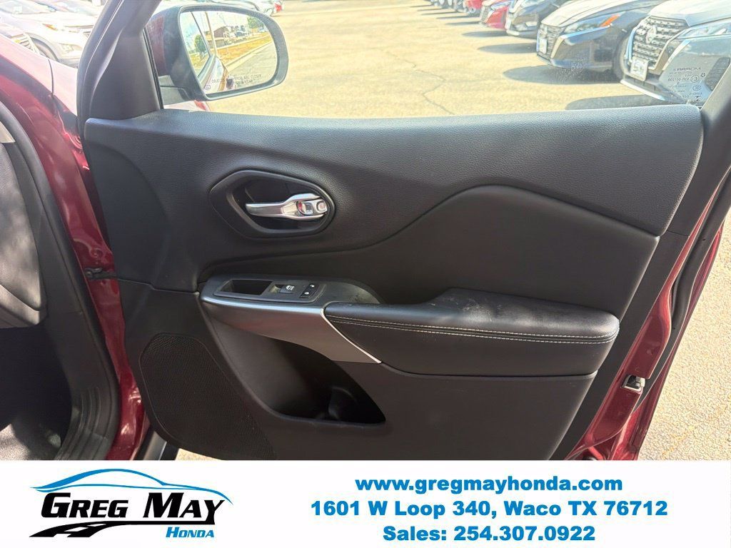 Used 2021 Jeep Cherokee Latitude FWD image 27