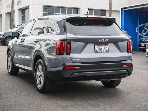 Certified 2023 Kia Sorento LX FWD image 5