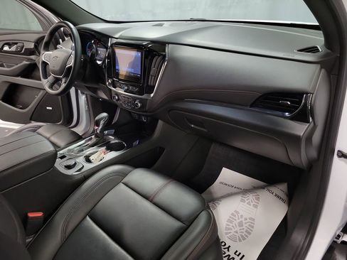 Used 2023 Chevrolet Traverse RS image 24