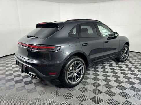 Certified 2025 Porsche Macan image 7