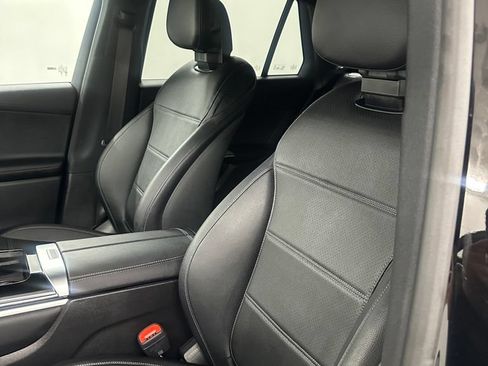 Used 2025 Mercedes-Benz GLC 350e 4MATIC image 12
