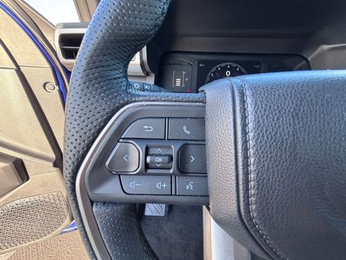 Used 2025 Toyota Tacoma SR5 AWD/4WD image 25