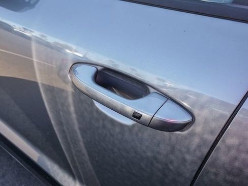 Used 2023 Kia Niro EX Touring image 10