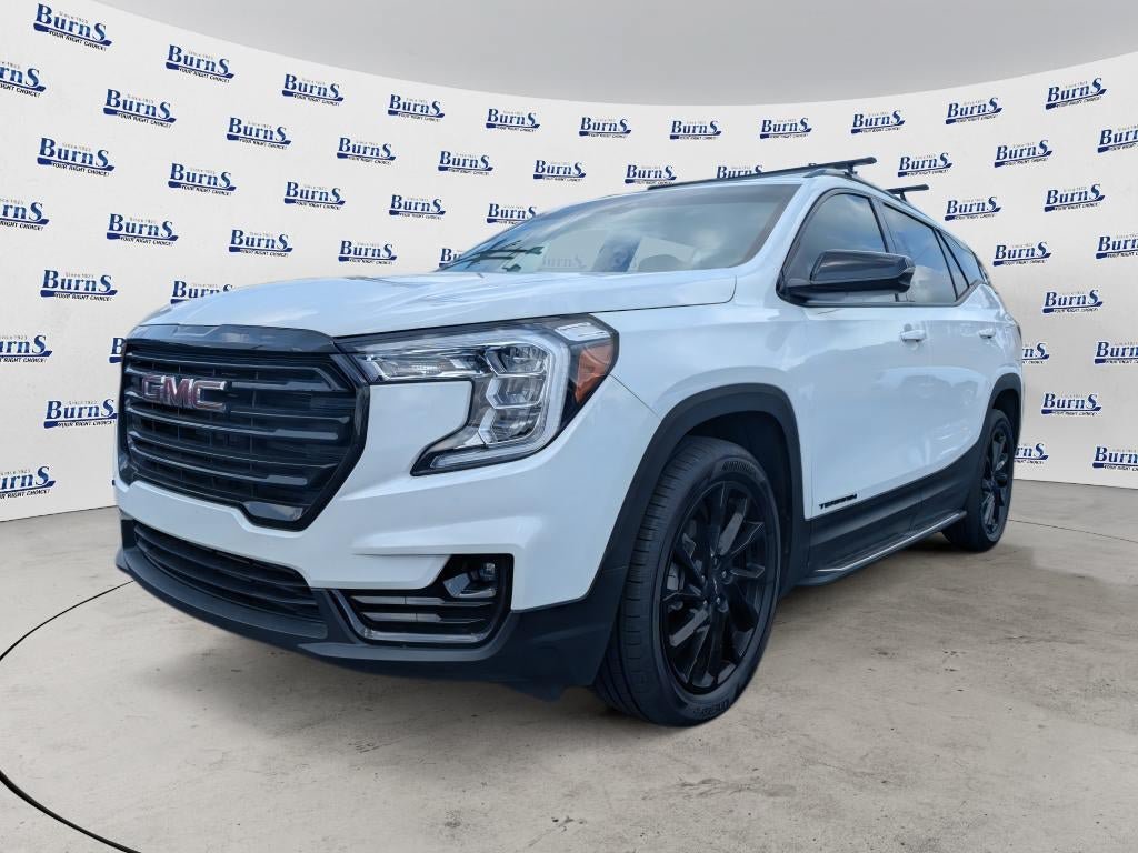 Used 2023 GMC Terrain SLT w/ LPO, 'HIT The Road' Package FWD image 6