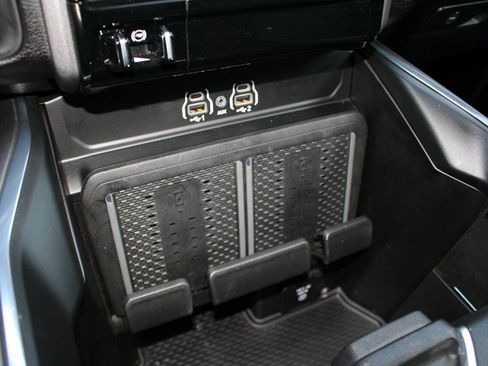 Used 2025 RAM 2500 Laramie AWD/4WD image 21