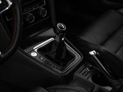 Used 2015 Volkswagen GTI SE image 22