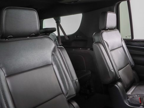 Used 2023 GMC Yukon XL Denali AWD/4WD image 32