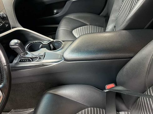 Used 2018 Toyota Camry SE FWD image 22