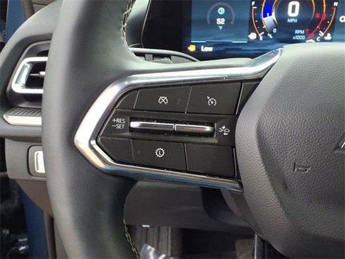 Used 2025 Chevrolet Traverse LT image 15