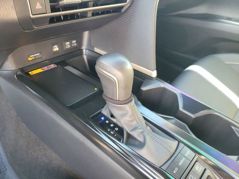 Used 2025 Toyota Camry SE image 25