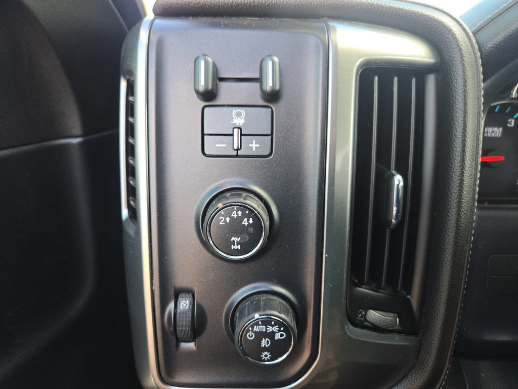 Used 2015 Chevrolet Silverado 2500 LTZ AWD/4WD image 21