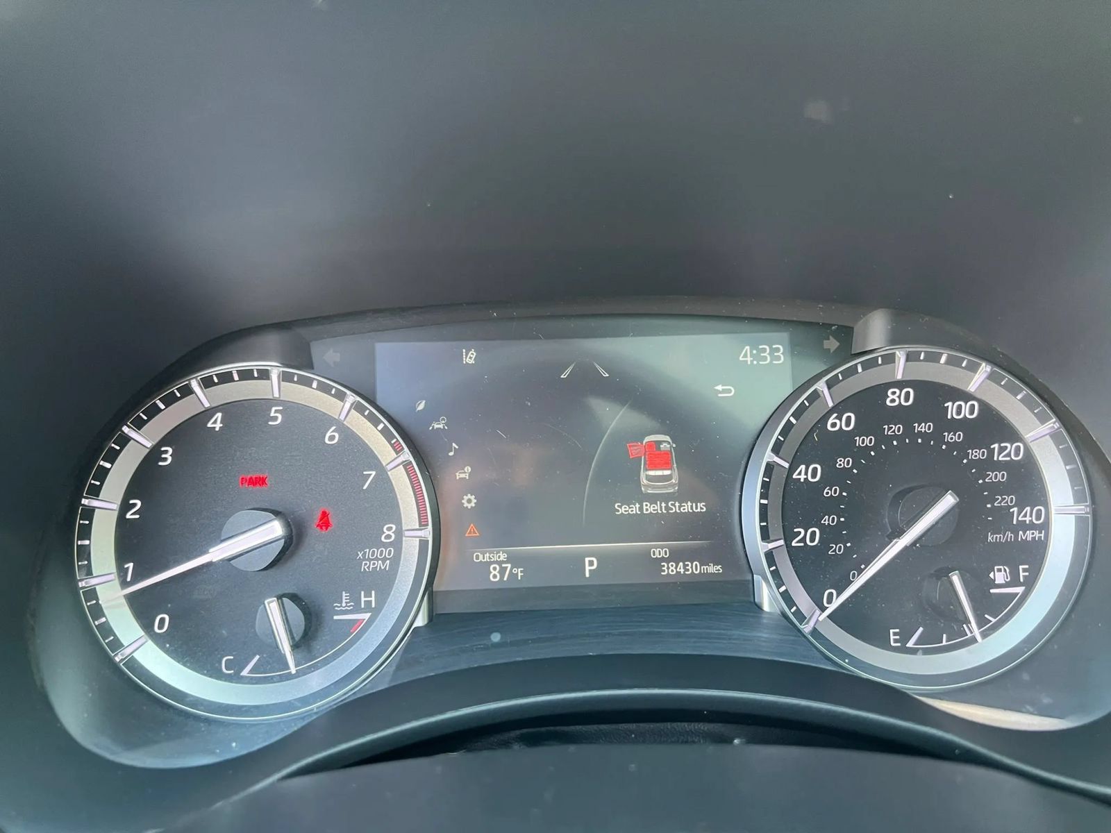 Used 2022 Toyota Highlander XLE AWD/4WD image 19