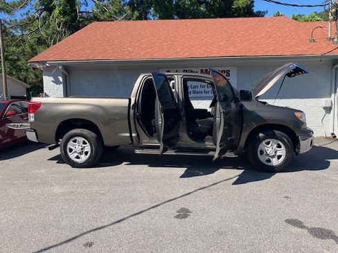 Used 2011 Toyota Tundra 2WD Double Cab w/ Tow Pkg image 9