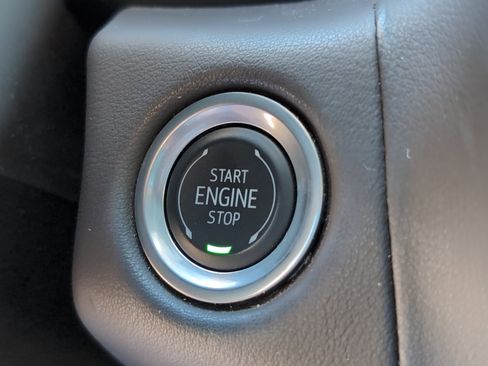 Used 2024 Chevrolet Tahoe Z71 w/ Luxury Package image 19