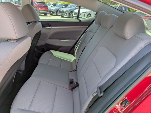 Used 2020 Hyundai Elantra SEL FWD image 12