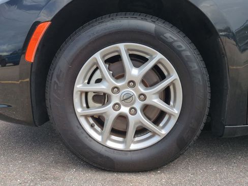 Used 2023 Chrysler Pacifica Touring-L FWD image 14