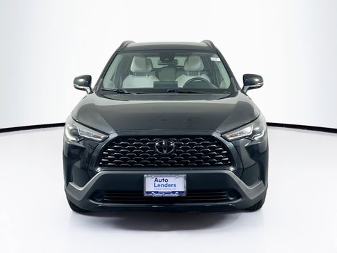 Used 2022 Toyota Corolla Cross LE image 2