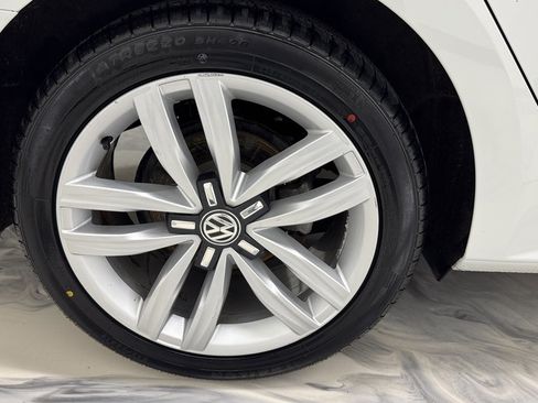 Used 2017 Volkswagen Passat 1.8T SEL Premium FWD image 13