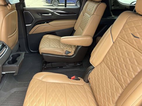 Used 2021 Cadillac Escalade Sport w/ Driver Assist Tech Package AWD/4WD image 32
