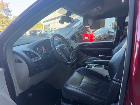 Used 2012 Chrysler Town & Country Touring-L w/ Driver Convenience Group FWD image 14