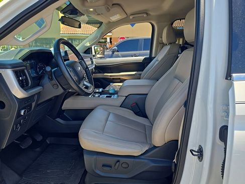 Used 2022 Ford Expedition Max XLT RWD image 3