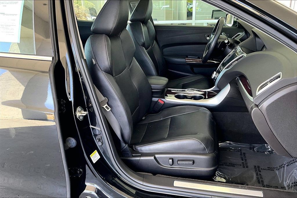Used 2016 Acura TLX w/ Technology Package FWD image 29