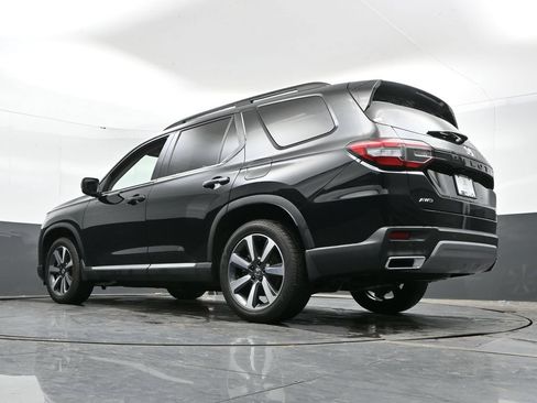 Used 2025 Honda Pilot Elite image 47