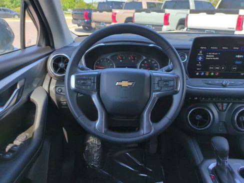 Used 2025 Chevrolet Blazer LT FWD image 15