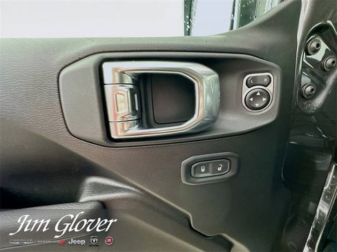 New 2025 Jeep Gladiator Sport image 21