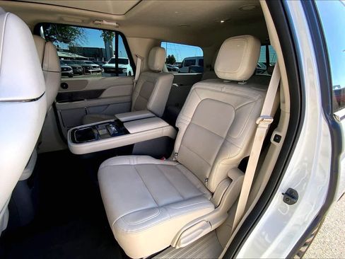 Used 2021 Lincoln Navigator Reserve AWD/4WD image 21