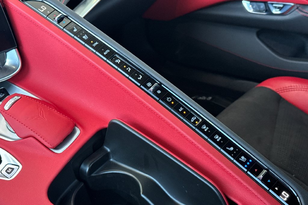 Used 2024 Chevrolet Corvette Stingray Preferred Cpe w/ Z51 Performance Package RWD image 22