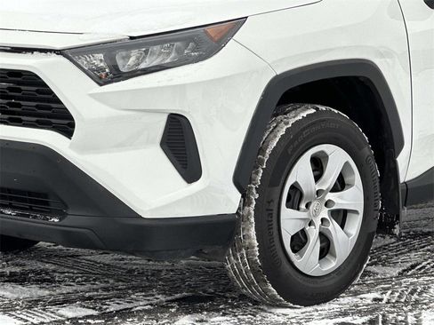 Used 2021 Toyota RAV4 LE image 8