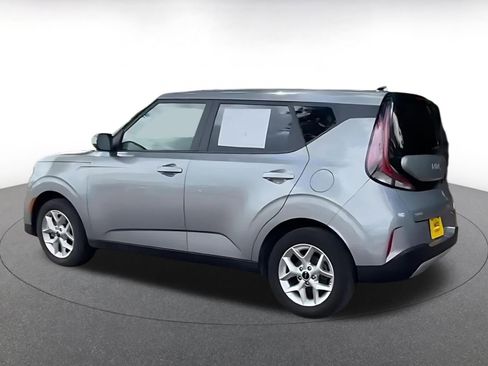 Used 2025 Kia Soul LX w/ LX Technology Package FWD image 10