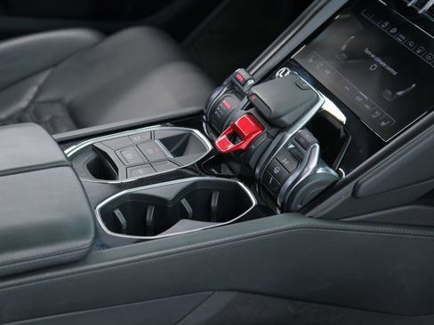 Used 2022 Lamborghini Urus AWD/4WD image 32