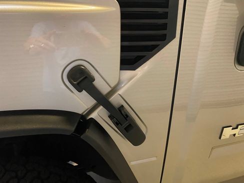 Used 2004 HUMMER H2 w/ Preferred Equipment Group AWD/4WD image 27