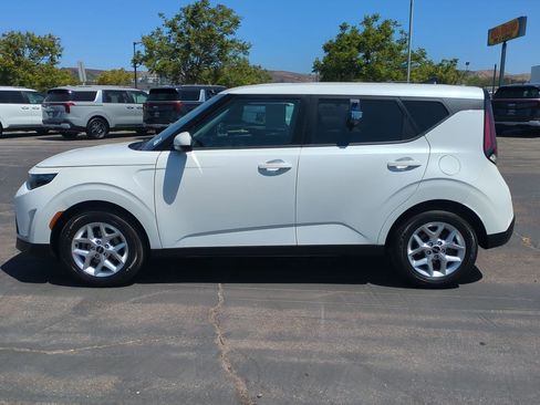 Certified 2024 Kia Soul LX w/ Option Group 015 FWD image 9