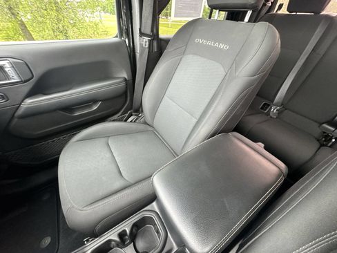 Used 2022 Jeep Gladiator Overland w/ Cold Weather Group AWD/4WD image 20