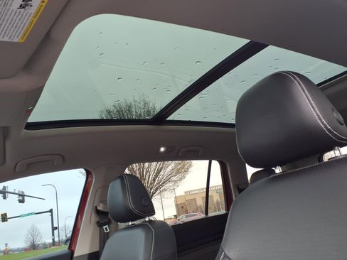 Used 2021 Volkswagen Atlas SEL R-Line image 23