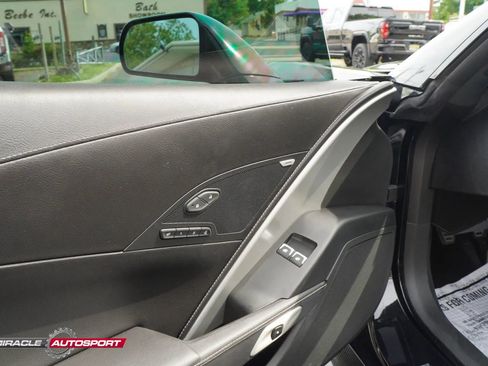 Used 2017 Chevrolet Corvette Stingray Coupe RWD image 17