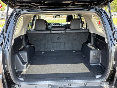 Used 2022 Toyota 4Runner Limited AWD/4WD image 32