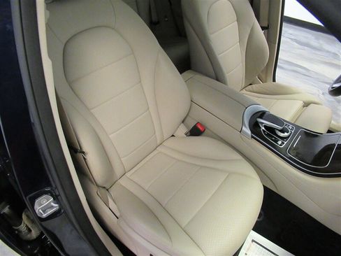 Used 2017 Mercedes-Benz GLC 300 4MATIC image 31