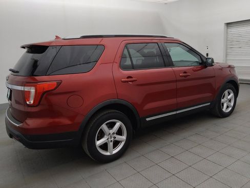 Used 2018 Ford Explorer XLT w/ Equipment Group 202A FWD image 10