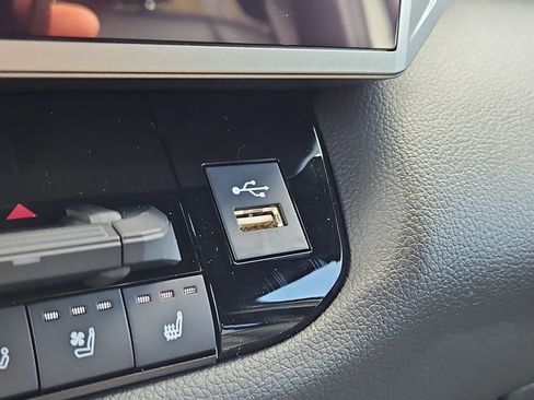 New 2025 Toyota Tundra Limited AWD/4WD image 14